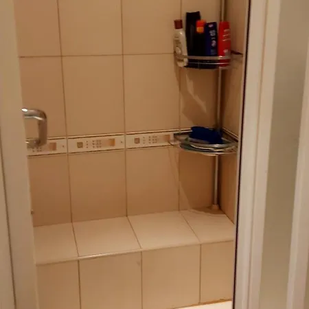 Nocleh Petrovice * Prága